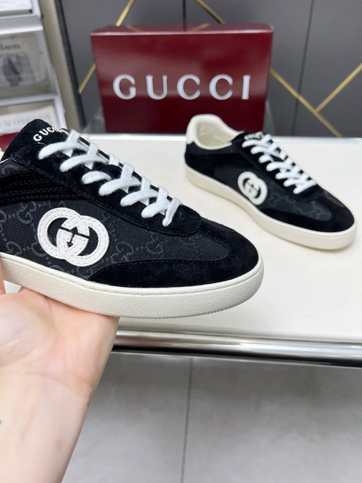 👟👟Ex-factory price 520👟👟 High version GUCCI's latest moral training shoes🔥🔥Double G leather with three-dimensional Gucci letters. The 3D effect creates a free flowing texture of the entire shoe, smooth line design. Light, comfortable and breathable, women's size 35-40, men's size 39-45